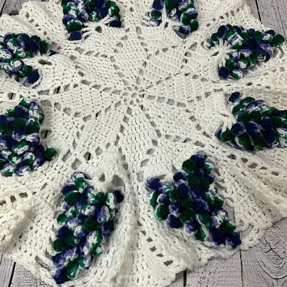 Handmade Grape Clusters Round Doily - Picture 3 of 3